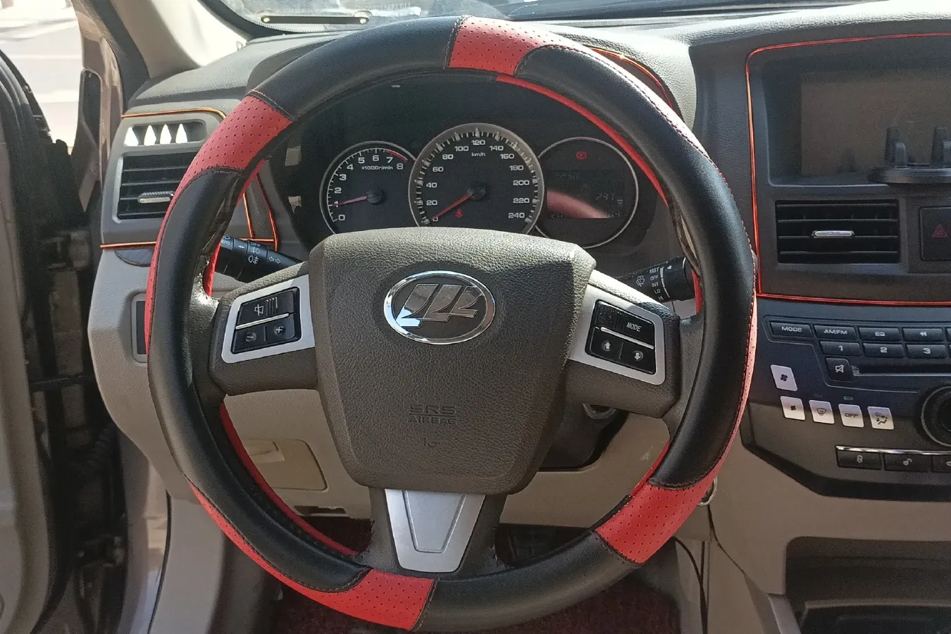 2014 LiFan 720 1.5L 109HP L4 5MT,autocango,china used car exporter,china ev exporter,chinese used car exporter,chinese used ev exporter