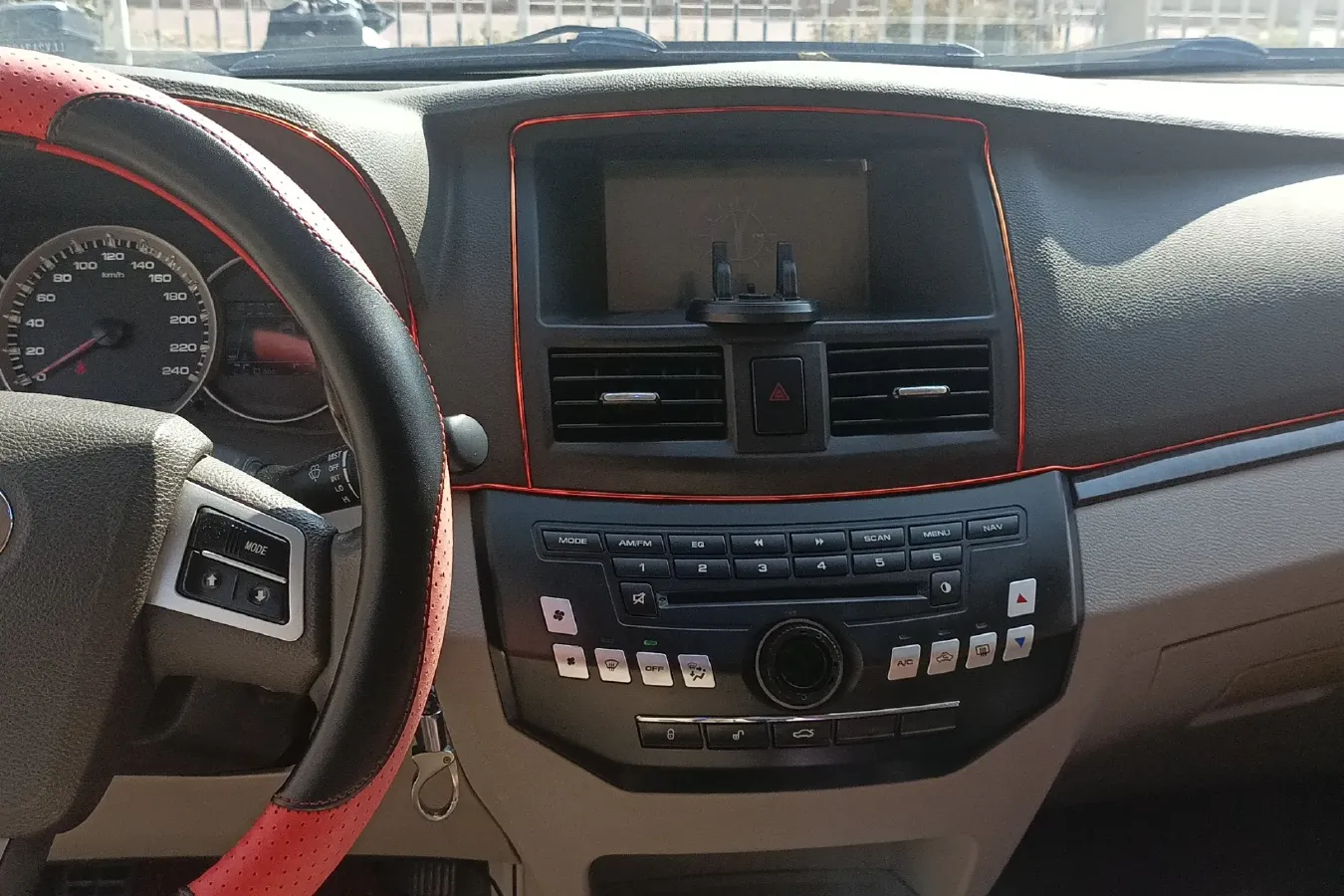 2014 LiFan 720 1.5L 109HP L4 5MT,autocango,china used car exporter,china ev exporter,chinese used car exporter,chinese used ev exporter