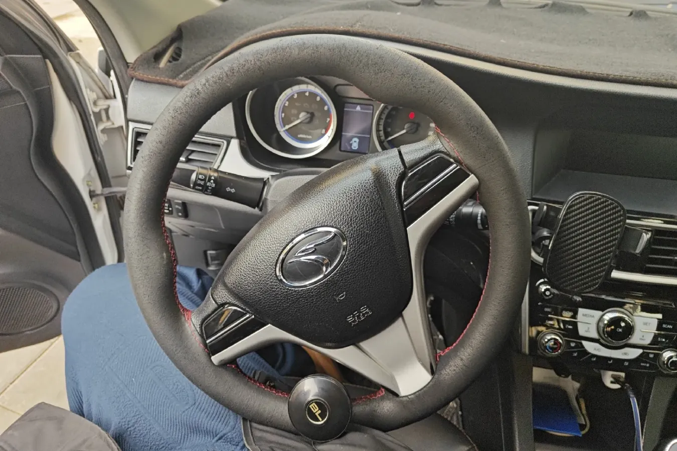 2015 Soueast V5 1.5L 120HP L4 5MT,autocango,china used car exporter,china ev exporter,chinese used car exporter,chinese used ev exporter