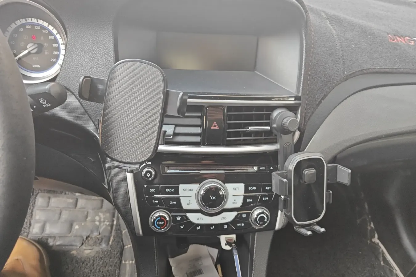 2015 Soueast V5 1.5L 120HP L4 5MT,autocango,china used car exporter,china ev exporter,chinese used car exporter,chinese used ev exporter