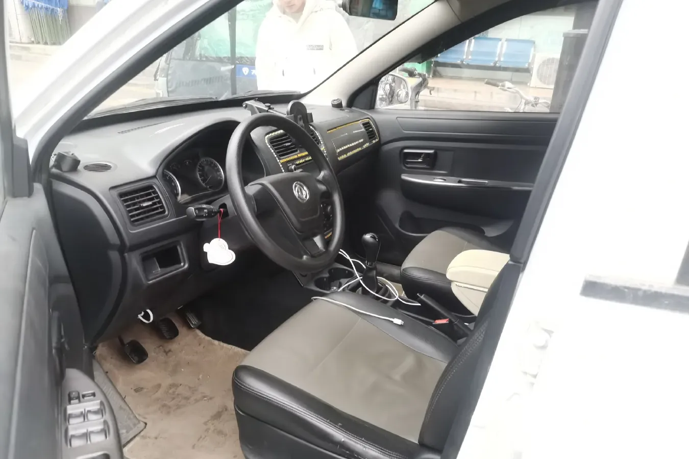 2014 DongFeng Fengon Fengon 330 1.5L 109HP L4 5MT,autocango,china used car exporter,china ev exporter,chinese used car exporter,chinese used ev exporter