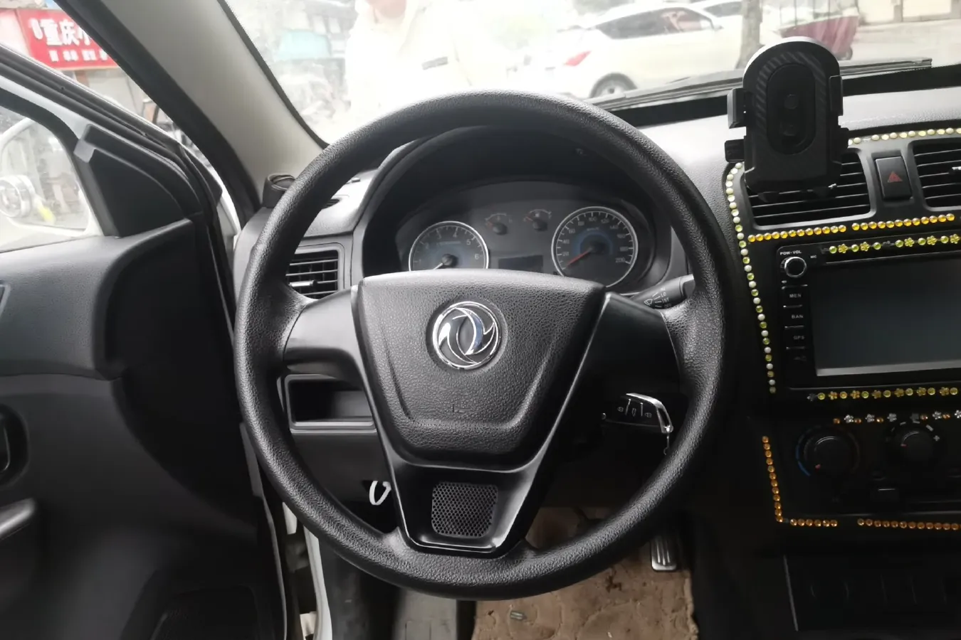 2014 DongFeng Fengon Fengon 330 1.5L 109HP L4 5MT,autocango,china used car exporter,china ev exporter,chinese used car exporter,chinese used ev exporter