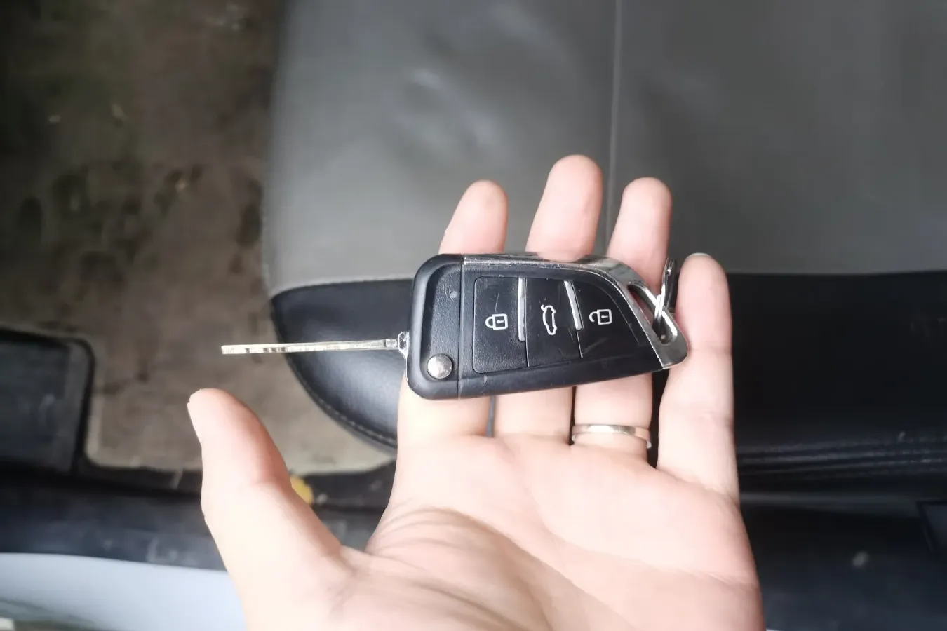 2014 DongFeng Fengon Fengon 330 1.5L 109HP L4 5MT,autocango,china used car exporter,china ev exporter,chinese used car exporter,chinese used ev exporter