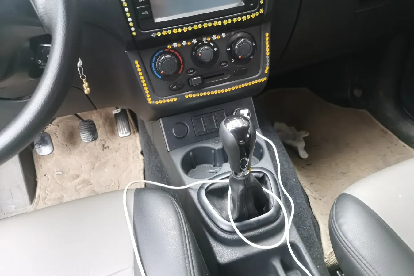 2014 DongFeng Fengon Fengon 330 1.5L 109HP L4 5MT,autocango,china used car exporter,china ev exporter,chinese used car exporter,chinese used ev exporter