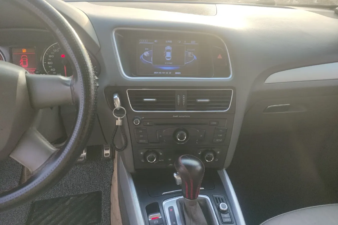 2010 Audi Q5 2.0T 211HP L4 7DCT,autocango,china used car exporter,china ev exporter,chinese used car exporter,chinese used ev exporter