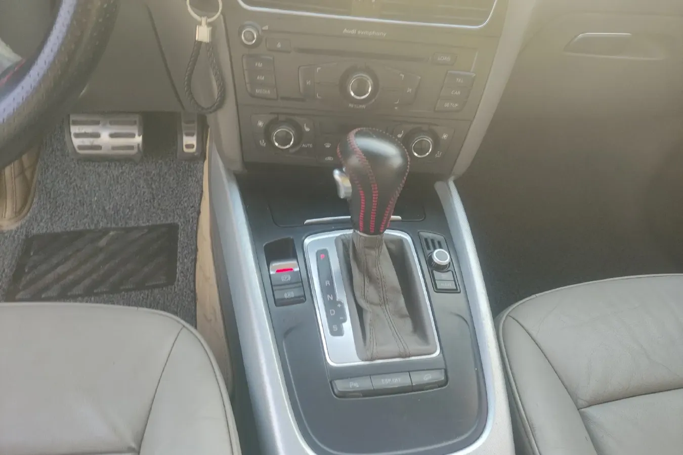 2010 Audi Q5 2.0T 211HP L4 7DCT,autocango,china used car exporter,china ev exporter,chinese used car exporter,chinese used ev exporter