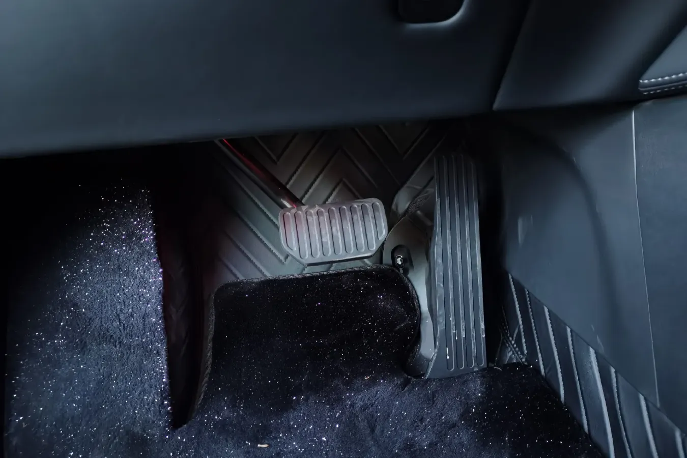 2024 Xpeng G9 BEV 98KWH,autocango,china used car exporter,china ev exporter,chinese used car exporter,chinese used ev exporter