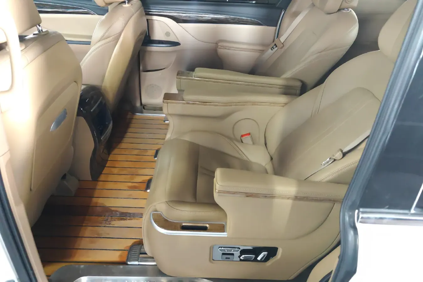 2017 Buick GL8 2.0T 260HP L4 6AT,autocango,china used car exporter,china ev exporter,chinese used car exporter,chinese used ev exporter