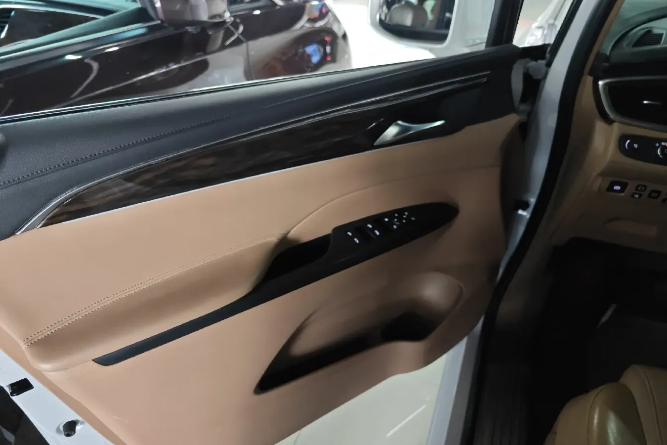 2017 Buick GL8 2.0T 260HP L4 6AT,autocango,china used car exporter,china ev exporter,chinese used car exporter,chinese used ev exporter