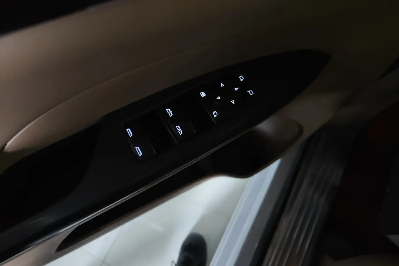 2017 Buick GL8 2.0T 260HP L4 6AT,autocango,china used car exporter,china ev exporter,chinese used car exporter,chinese used ev exporter