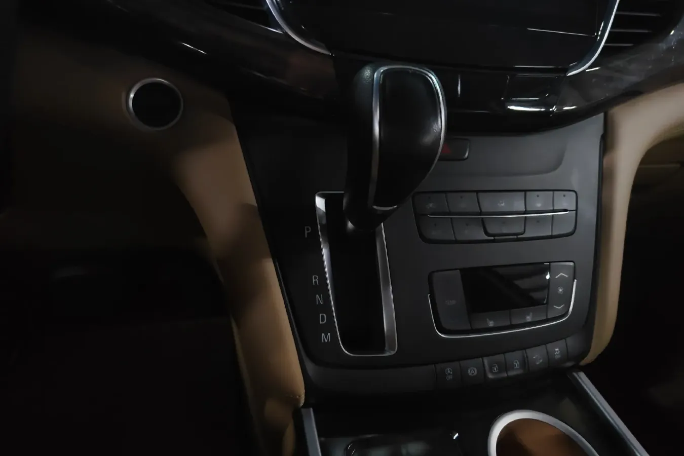 2017 Buick GL8 2.0T 260HP L4 6AT,autocango,china used car exporter,china ev exporter,chinese used car exporter,chinese used ev exporter