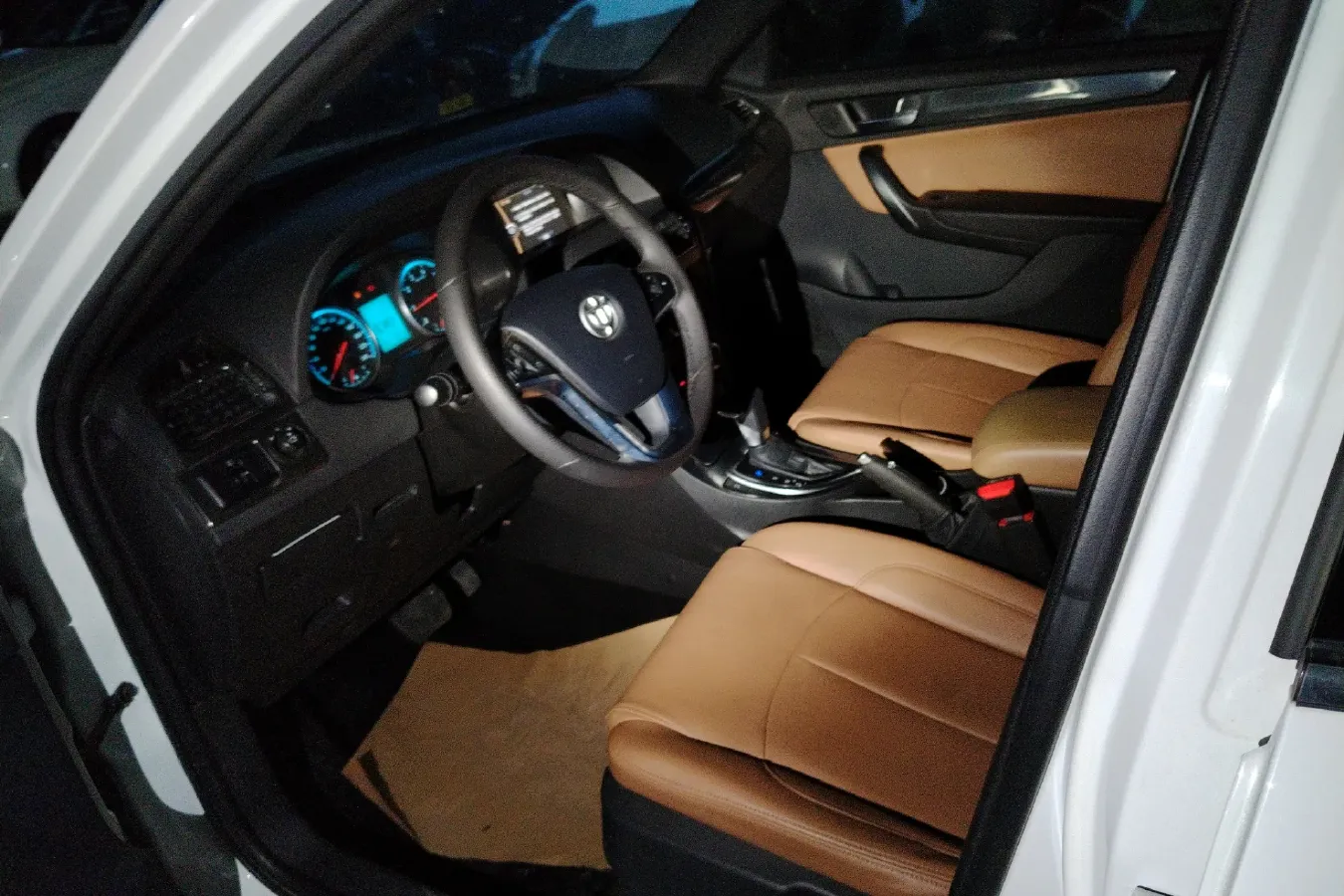 2016 Brilliance Auto V5 1.5T 150HP L4 5AT,autocango,china used car exporter,china ev exporter,chinese used car exporter,chinese used ev exporter