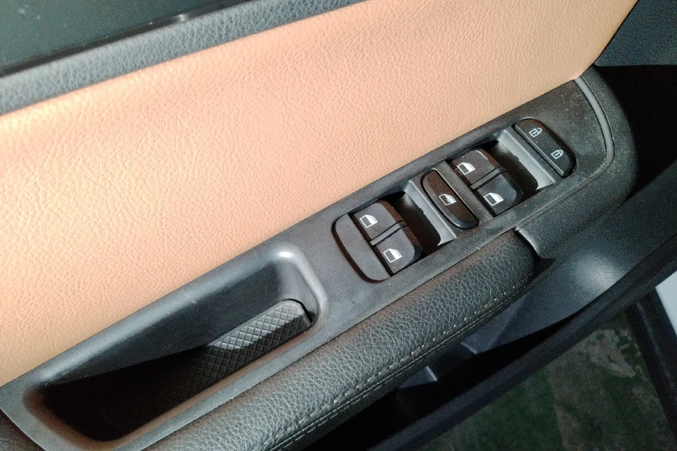 2016 Brilliance Auto V5 1.5T 150HP L4 5AT,autocango,china used car exporter,china ev exporter,chinese used car exporter,chinese used ev exporter