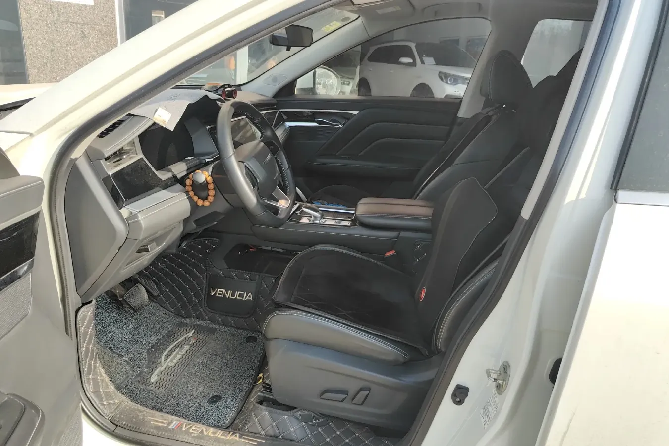 2020 Venucia Star 1.5T 190HP L4 7DCT,autocango,china used car exporter,china ev exporter,chinese used car exporter,chinese used ev exporter