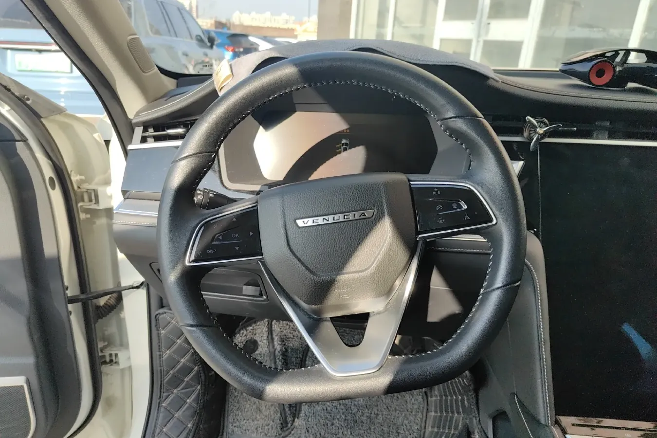 2020 Venucia Star 1.5T 190HP L4 7DCT,autocango,china used car exporter,china ev exporter,chinese used car exporter,chinese used ev exporter