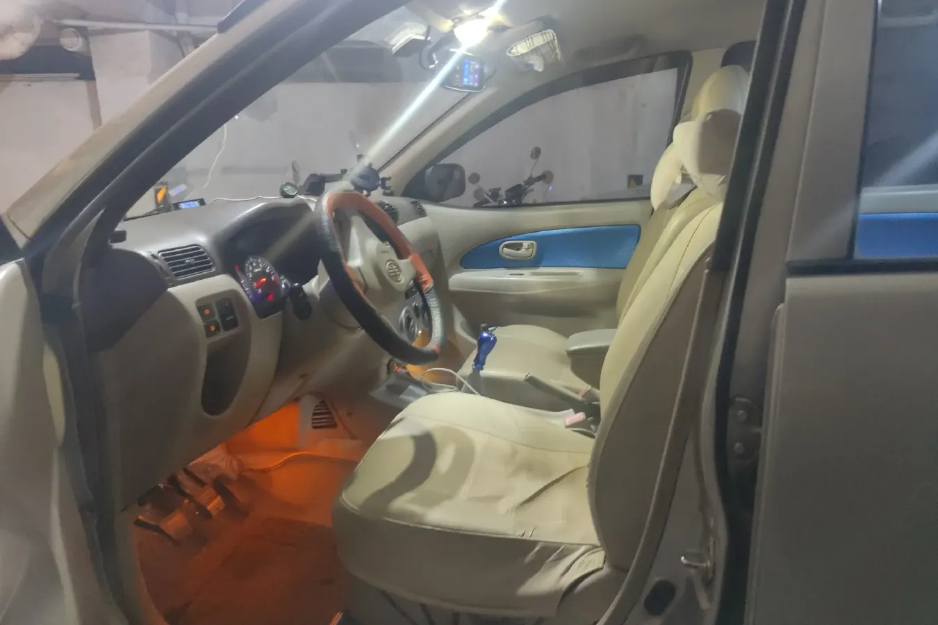 2009 FAW Senia M80 1.3L 91HP L4 5MT,autocango,china used car exporter,china ev exporter,chinese used car exporter,chinese used ev exporter