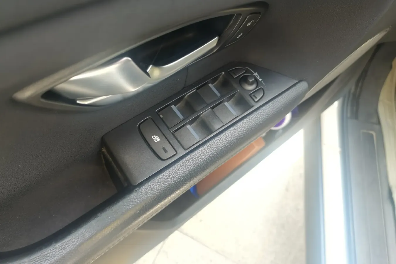 2017 Land Rover Range Rover Evoque 2.0T 241HP L4 9AT,autocango,china used car exporter,china ev exporter,chinese used car exporter,chinese used ev exporter