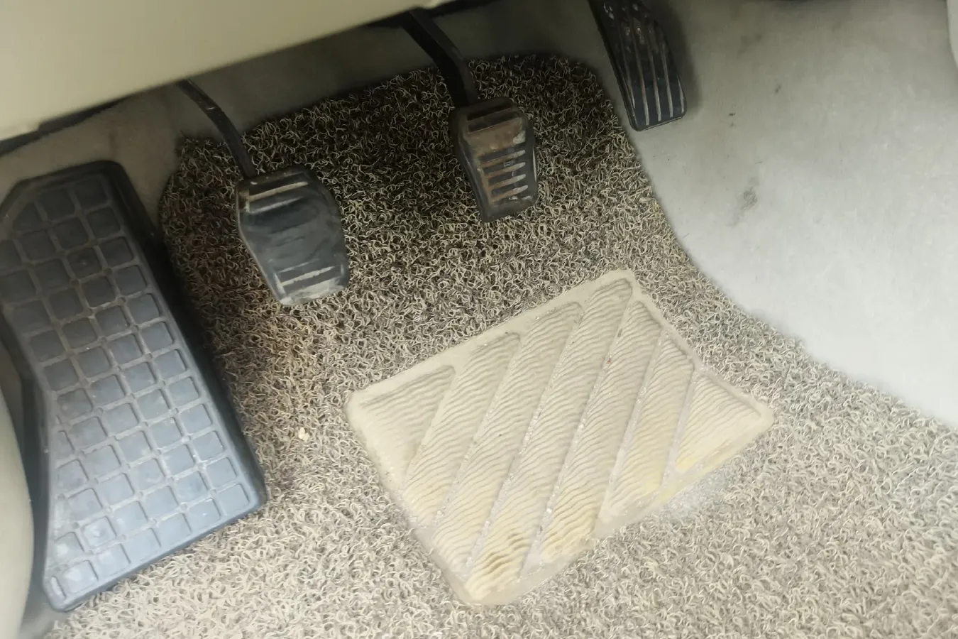 2012 LiFan 620 1.5L 94HP L4 5MT,autocango,china used car exporter,china ev exporter,chinese used car exporter,chinese used ev exporter