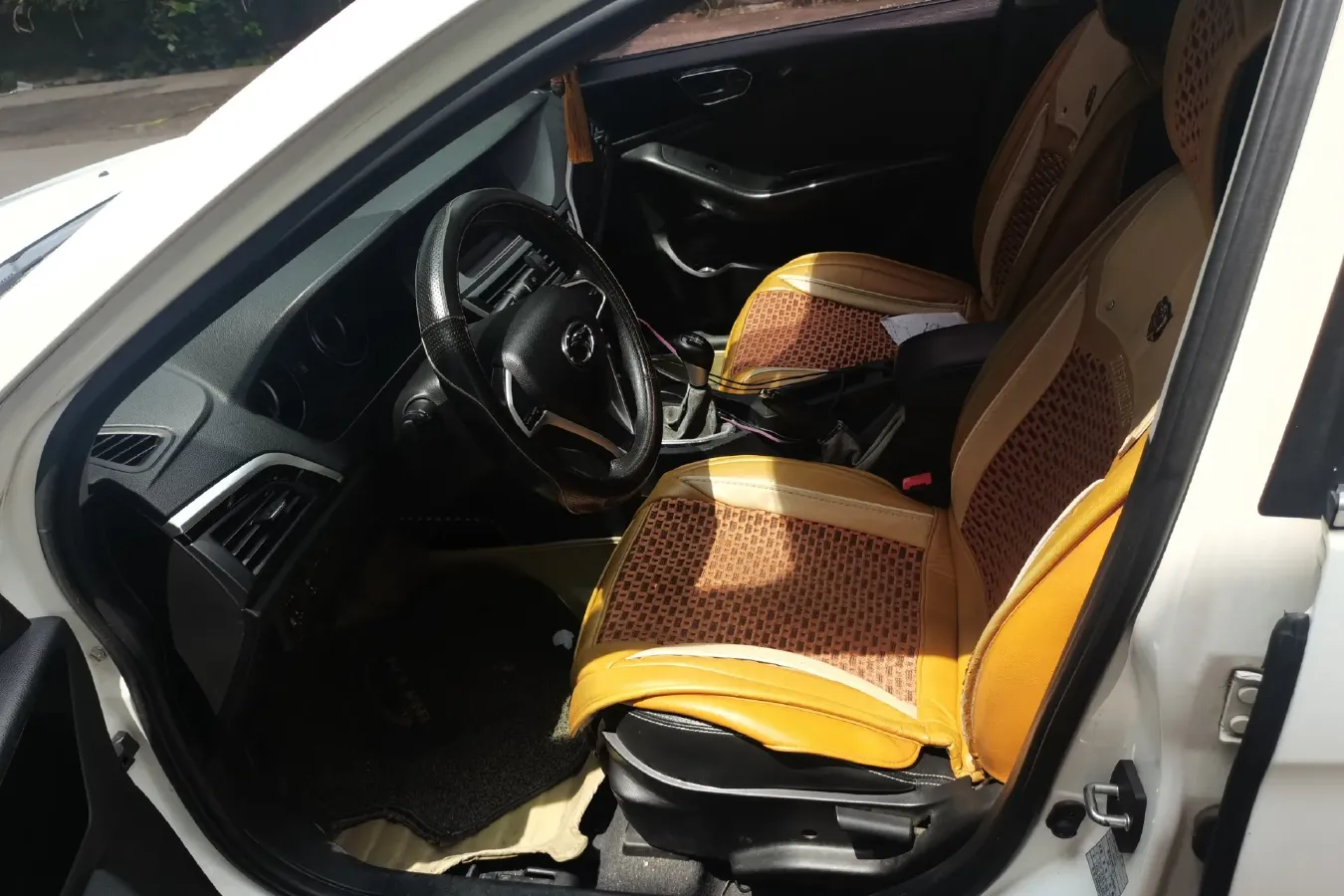 2015 Soueast V5 1.5L 120HP L4 5MT,autocango,china used car exporter,china ev exporter,chinese used car exporter,chinese used ev exporter