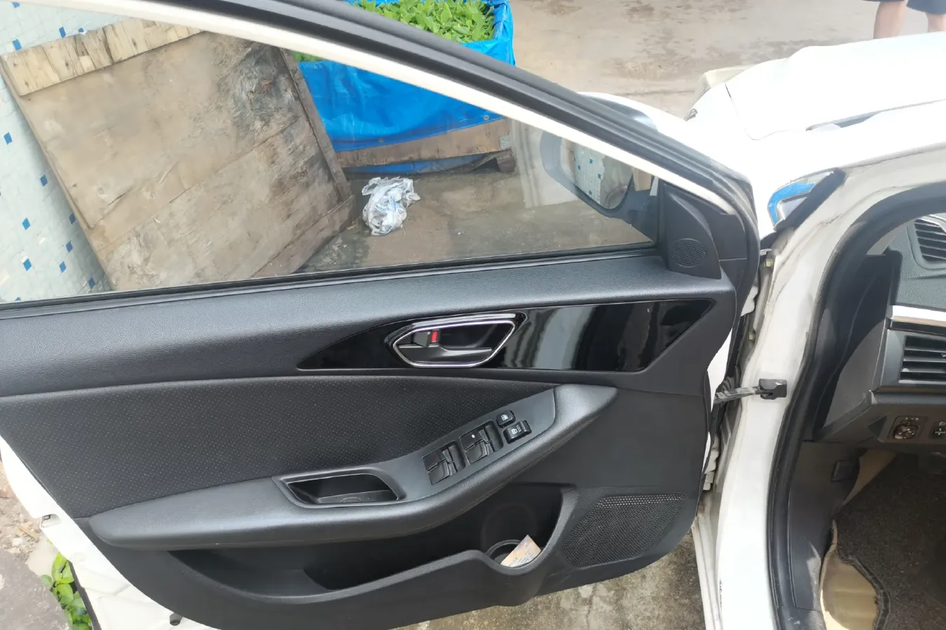 2015 Soueast V5 1.5L 120HP L4 5MT,autocango,china used car exporter,china ev exporter,chinese used car exporter,chinese used ev exporter