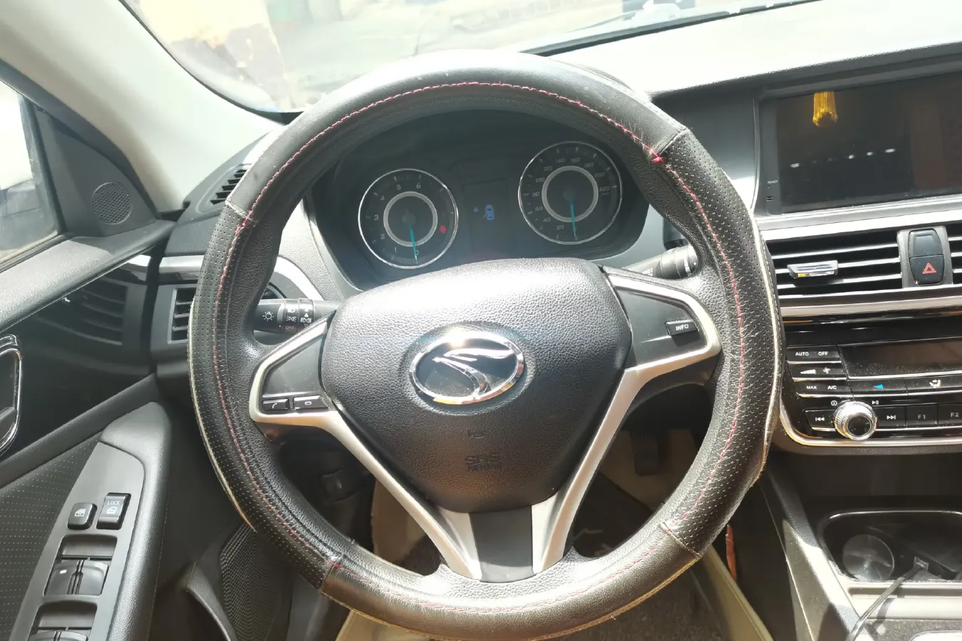 2015 Soueast V5 1.5L 120HP L4 5MT,autocango,china used car exporter,china ev exporter,chinese used car exporter,chinese used ev exporter