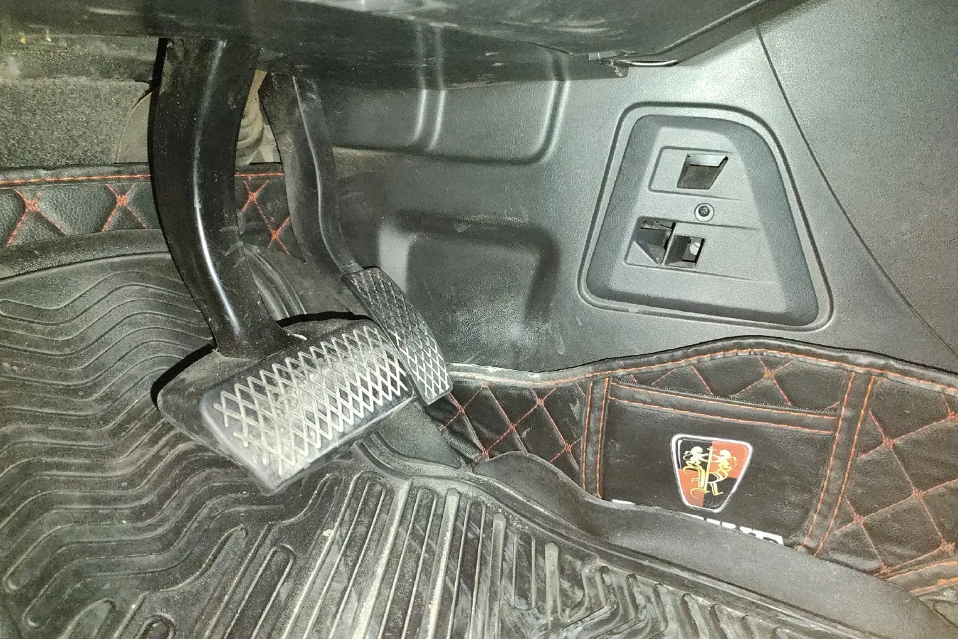 2014 Roewe e550 1.5L 109HP L4 2AT PHEV 11.8KWH,autocango,china used car exporter,china ev exporter,chinese used car exporter,chinese used ev exporter