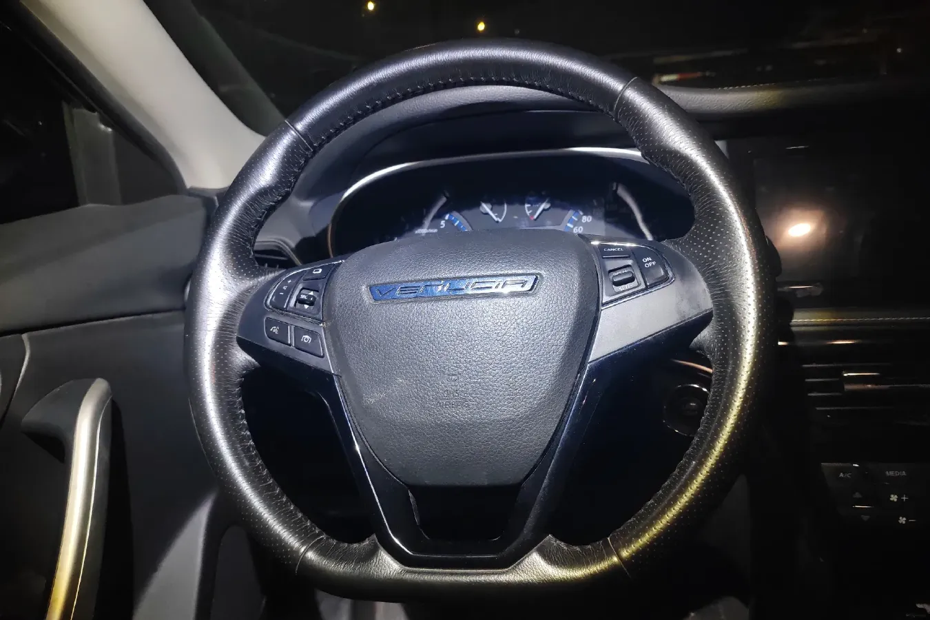 2017 Venucia T90 2.0L 144HP L4 CVT,autocango,china used car exporter,china ev exporter,chinese used car exporter,chinese used ev exporter