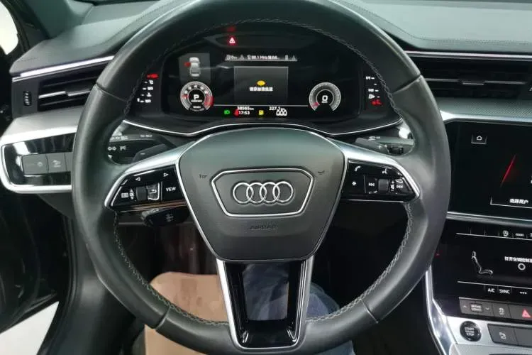 2021 Audi A6L 2.0T 190HP L4 7DCT,autocango,china used car exporter,china ev exporter,chinese used car exporter,chinese used ev exporter