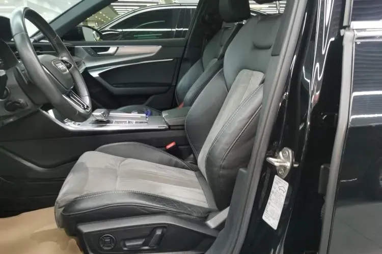 2021 Audi A6L 2.0T 190HP L4 7DCT,autocango,china used car exporter,china ev exporter,chinese used car exporter,chinese used ev exporter
