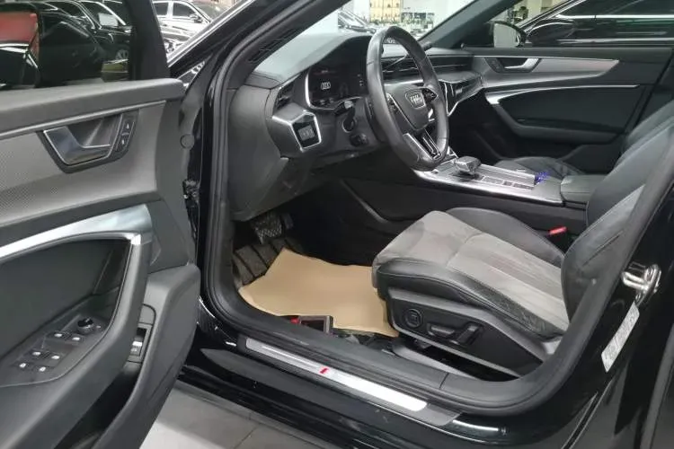 2021 Audi A6L 2.0T 190HP L4 7DCT,autocango,china used car exporter,china ev exporter,chinese used car exporter,chinese used ev exporter