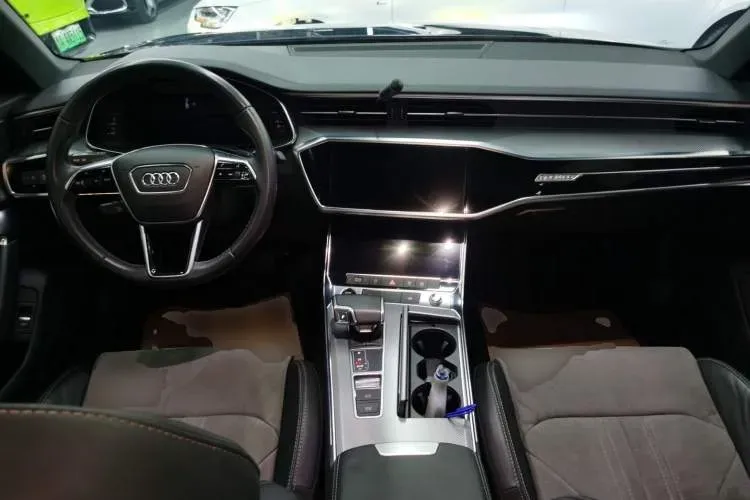 2021 Audi A6L 2.0T 190HP L4 7DCT,autocango,china used car exporter,china ev exporter,chinese used car exporter,chinese used ev exporter