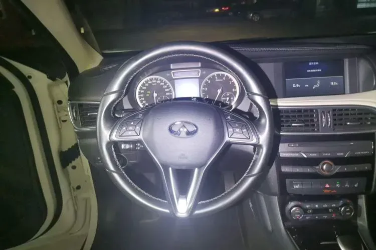 2017 Infiniti QX30 1.6T 156HP L4 7DCT,autocango,china used car exporter,china ev exporter,chinese used car exporter,chinese used ev exporter