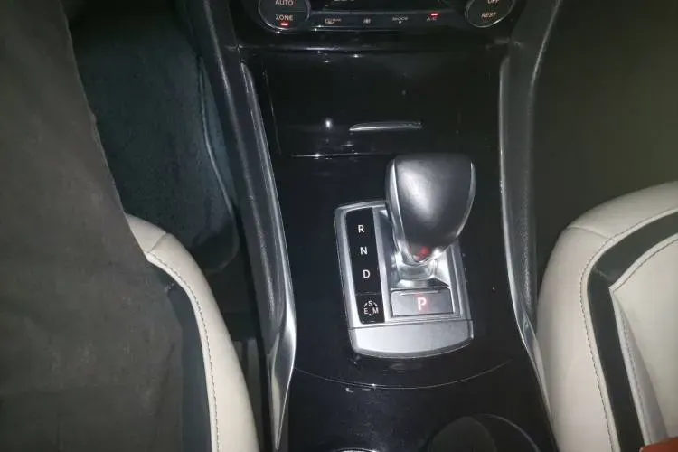 2017 Infiniti QX30 1.6T 156HP L4 7DCT,autocango,china used car exporter,china ev exporter,chinese used car exporter,chinese used ev exporter