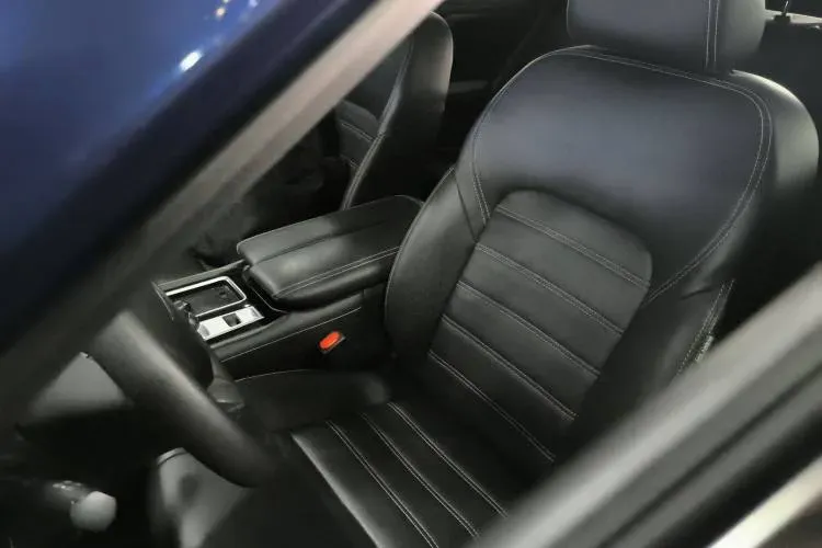 2020 Venucia Star 1.5T 190HP L4 7DCT,autocango,china used car exporter,china ev exporter,chinese used car exporter,chinese used ev exporter