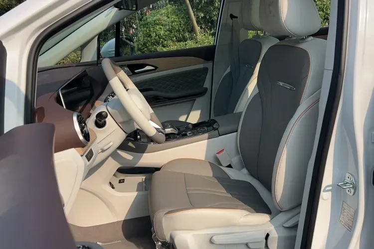 2023 DongFeng Forthing Yacht 1.5T 197HP L4 7DCT,autocango,china used car exporter,china ev exporter,chinese used car exporter,chinese used ev exporter