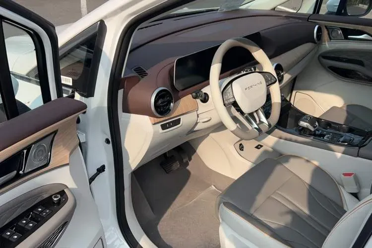 2023 DongFeng Forthing Yacht 1.5T 197HP L4 7DCT,autocango,china used car exporter,china ev exporter,chinese used car exporter,chinese used ev exporter