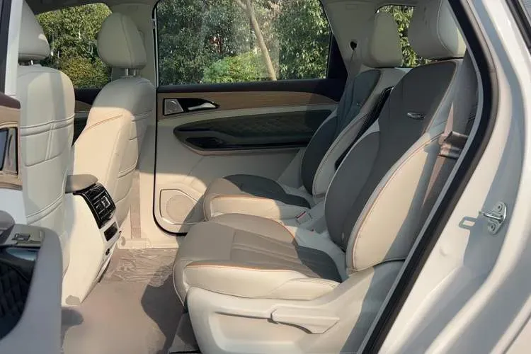 2023 DongFeng Forthing Yacht 1.5T 197HP L4 7DCT,autocango,china used car exporter,china ev exporter,chinese used car exporter,chinese used ev exporter