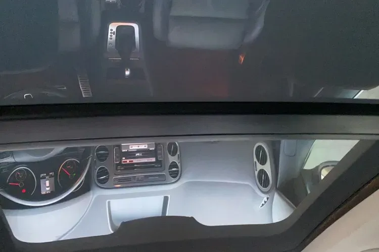 2010 Volkswagen Eos 2.0T 200HP L4 6DCT,autocango,china used car exporter,china ev exporter,chinese used car exporter,chinese used ev exporter