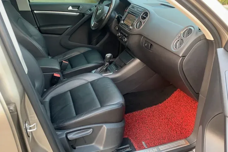 2010 Volkswagen Eos 2.0T 200HP L4 6DCT,autocango,china used car exporter,china ev exporter,chinese used car exporter,chinese used ev exporter