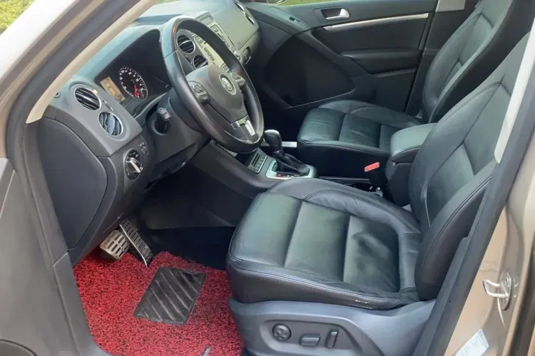 2010 Volkswagen Eos 2.0T 200HP L4 6DCT,autocango,china used car exporter,china ev exporter,chinese used car exporter,chinese used ev exporter