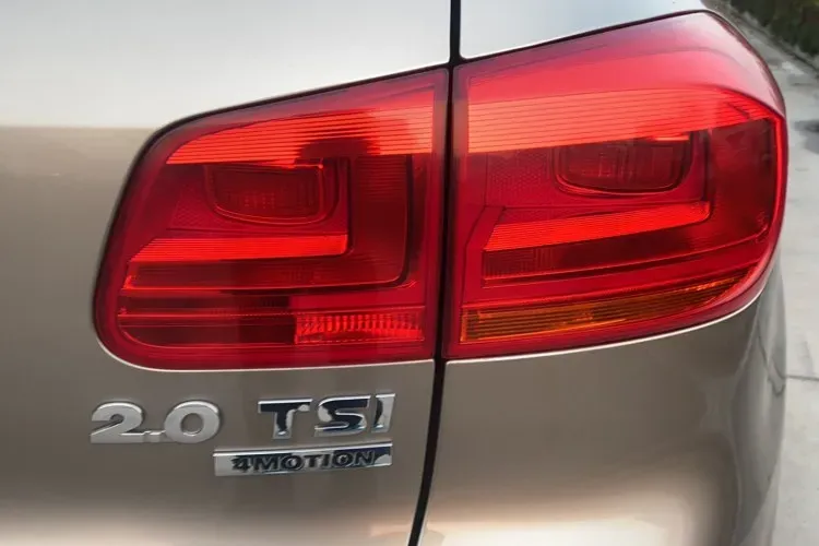 2010 Volkswagen Eos 2.0T 200HP L4 6DCT,autocango,china used car exporter,china ev exporter,chinese used car exporter,chinese used ev exporter