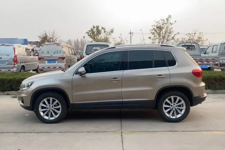 2010 Volkswagen Eos 2.0T 200HP L4 6DCT,autocango,china used car exporter,china ev exporter,chinese used car exporter,chinese used ev exporter