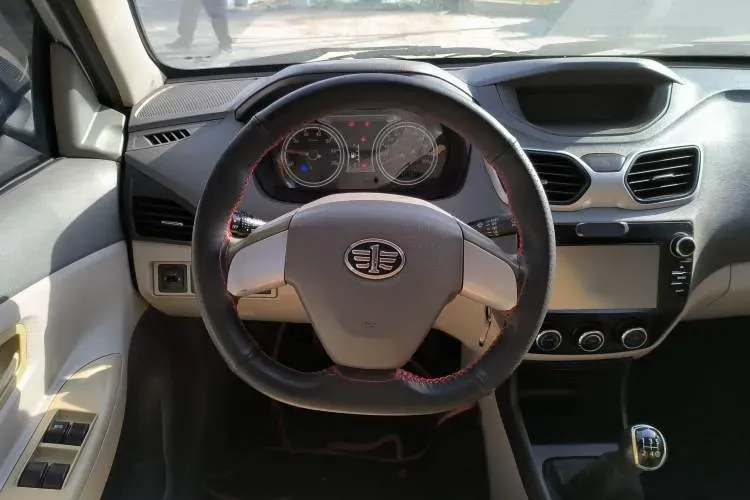 2014 FAW XiaLi N5 1.3L 91HP L4 5MT,autocango,china used car exporter,china ev exporter,chinese used car exporter,chinese used ev exporter