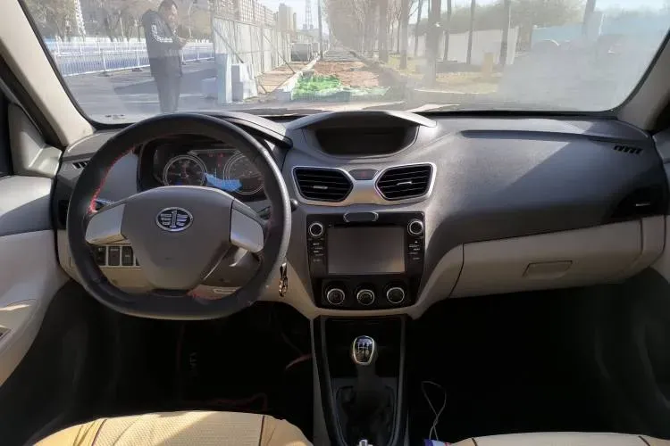 2014 FAW XiaLi N5 1.3L 91HP L4 5MT,autocango,china used car exporter,china ev exporter,chinese used car exporter,chinese used ev exporter