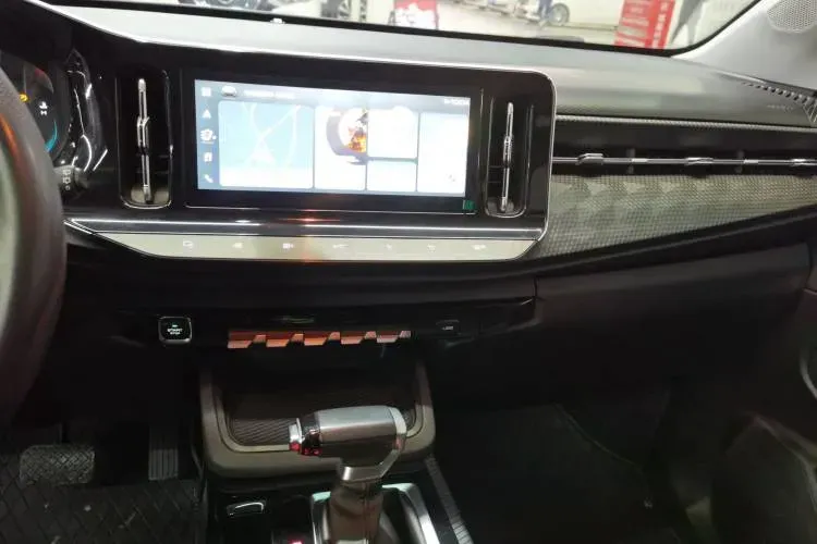 2019 BaoJun RM-5 1.5T 147HP L4 CVT,autocango,china used car exporter,china ev exporter,chinese used car exporter,chinese used ev exporter