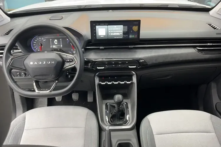 2020 BaoJun RS-3 1.5L 99HP L4 6MT,autocango,china used car exporter,china ev exporter,chinese used car exporter,chinese used ev exporter