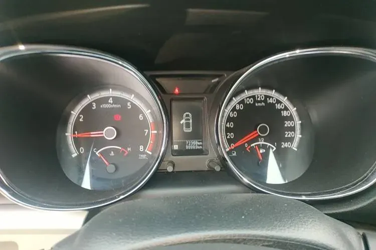 2015 Venucia T70 1.6L 121HP L4 5MT,autocango,china used car exporter,china ev exporter,chinese used car exporter,chinese used ev exporter