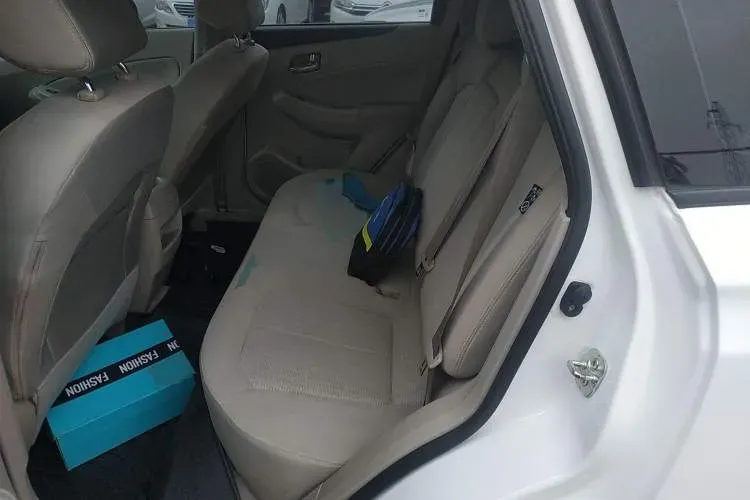 2015 Venucia T70 1.6L 121HP L4 5MT,autocango,china used car exporter,china ev exporter,chinese used car exporter,chinese used ev exporter