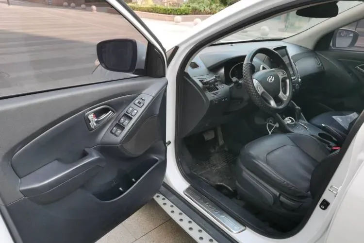 2013 Hyundai ix35 2.0L 165HP L4 6AT,autocango,china used car exporter,china ev exporter,chinese used car exporter,chinese used ev exporter