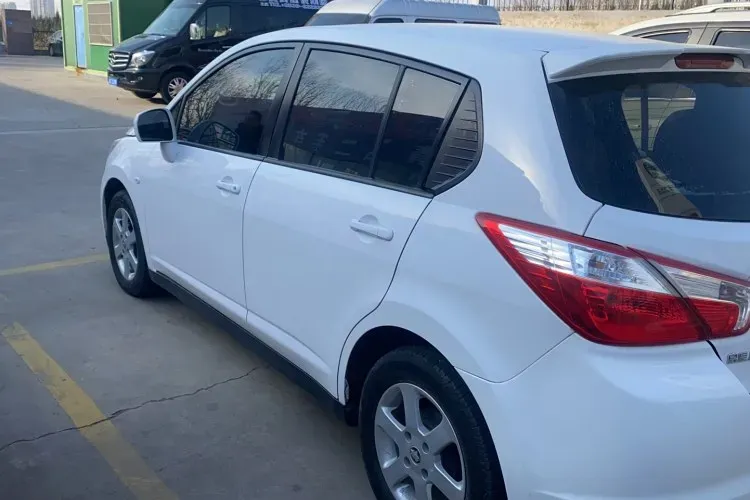 2015 Venucia R50 1.6L 117HP L4 4AT,autocango,china used car exporter,china ev exporter,chinese used car exporter,chinese used ev exporter